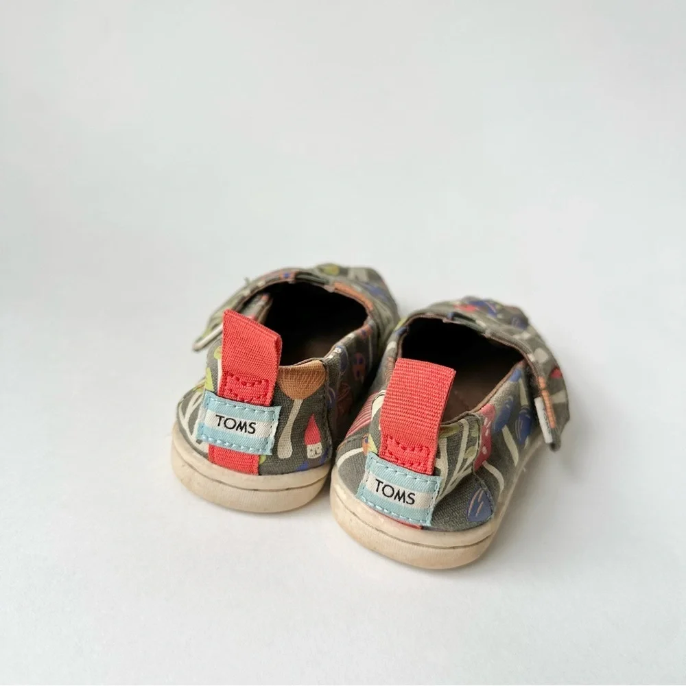 Toms Mushroom and Gnome Print Glow In The Dark Shoes